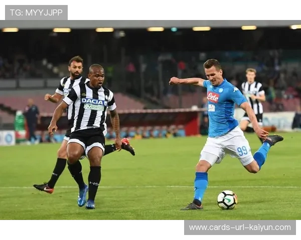 那不勒斯中场拼抢积极，比赛节奏掌控得当